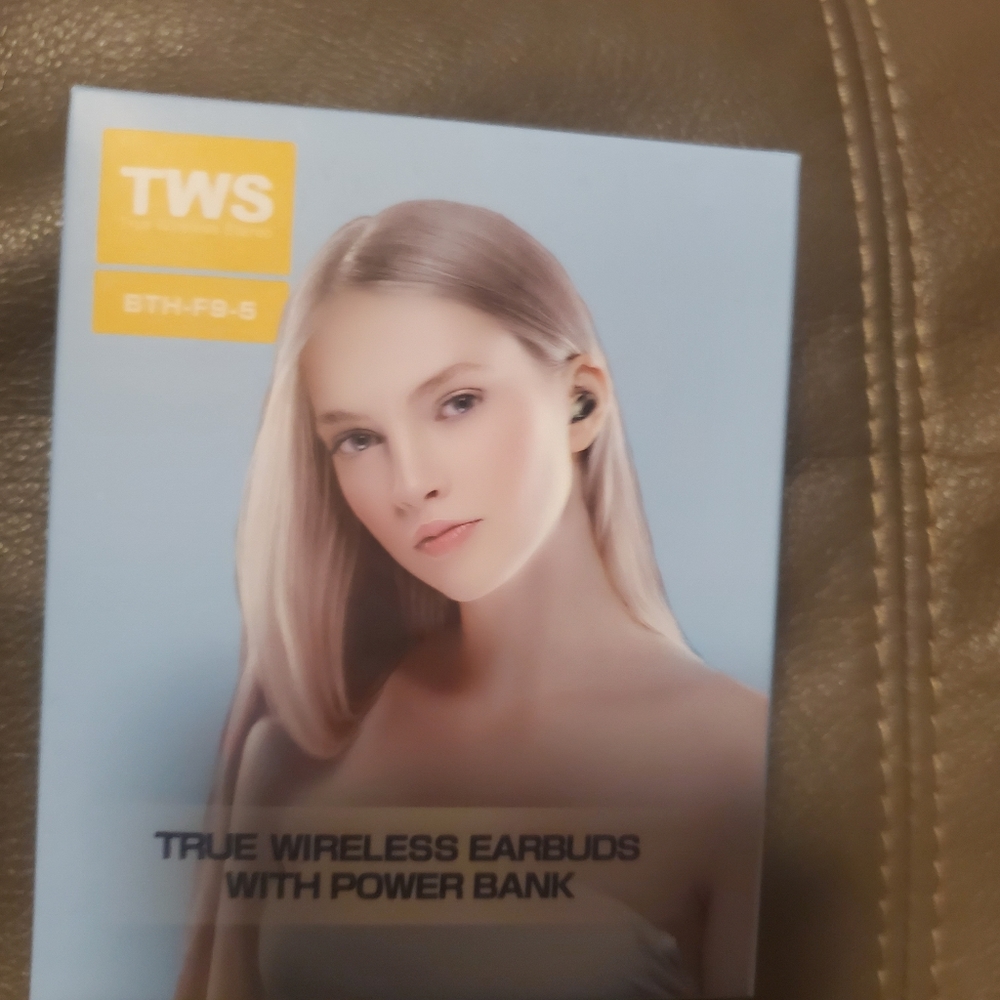 Earbuds - Picture 4 of 4